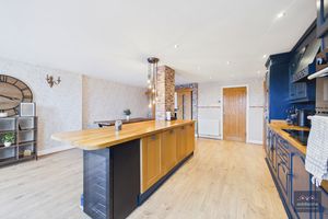 Photo 30- click for photo gallery